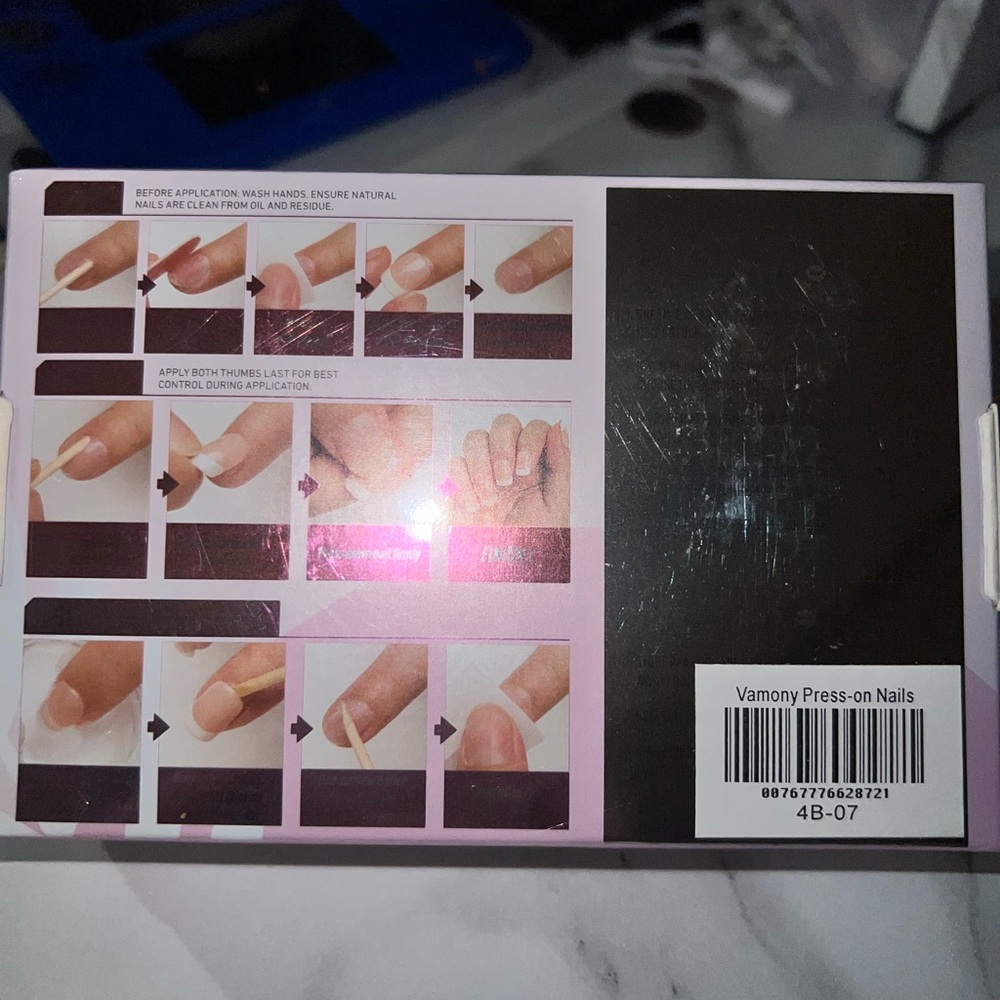 Press On Nails - Picture 2 of 3